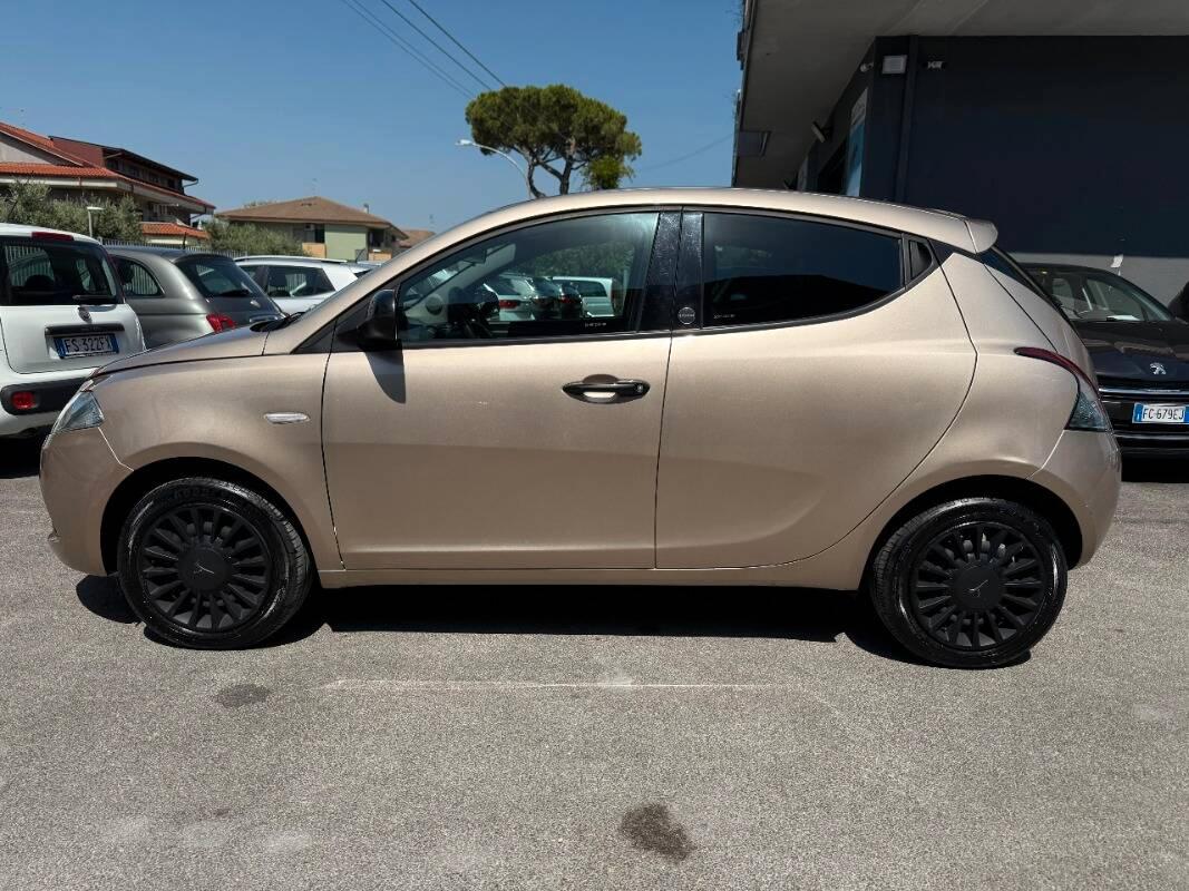 Lancia Ypsilon 1.0 firefly hybrid Gold s&s 70cv
