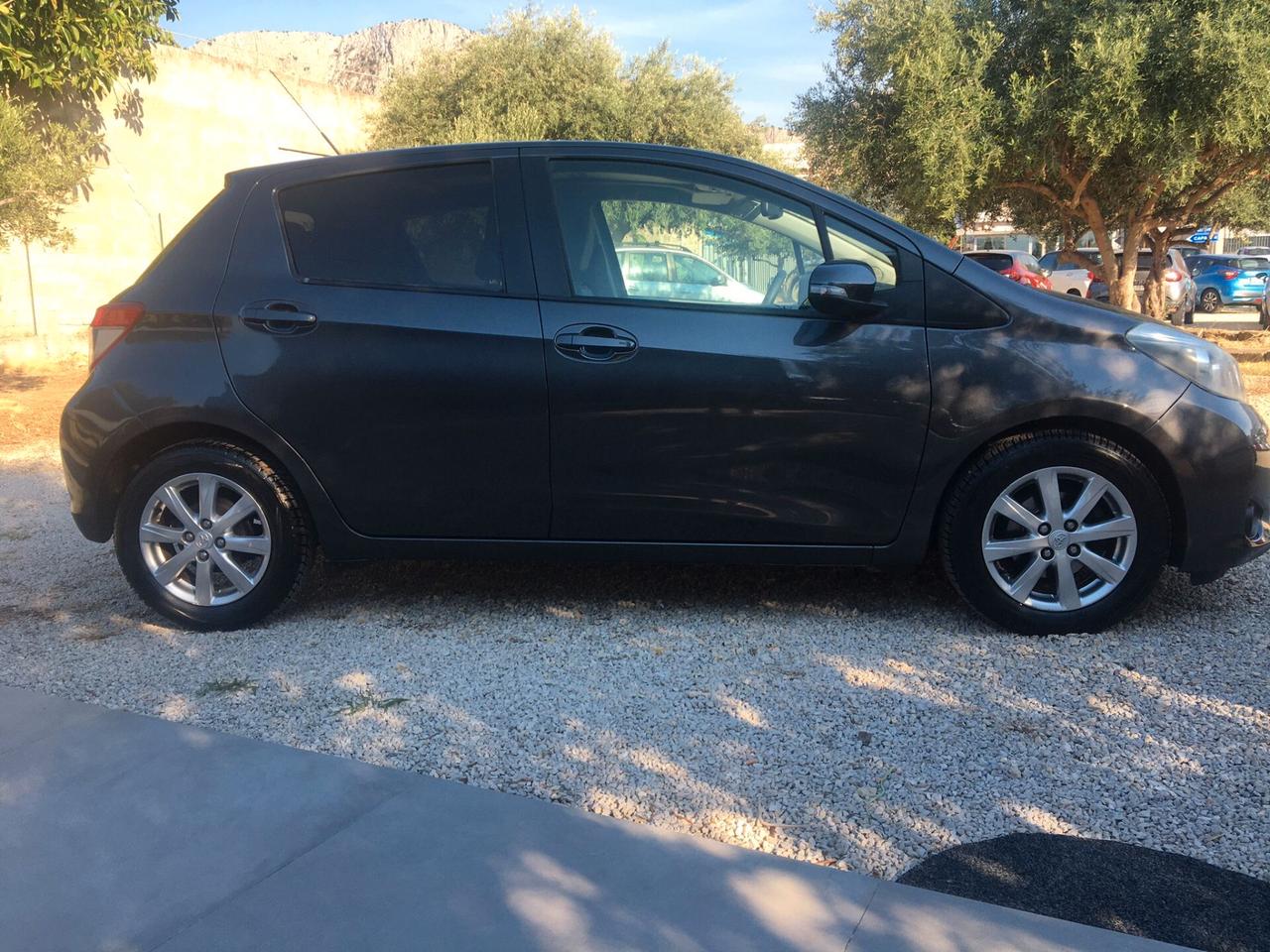 Toyota Yaris 1.3 5 porte Lounge CVT Stop & Start