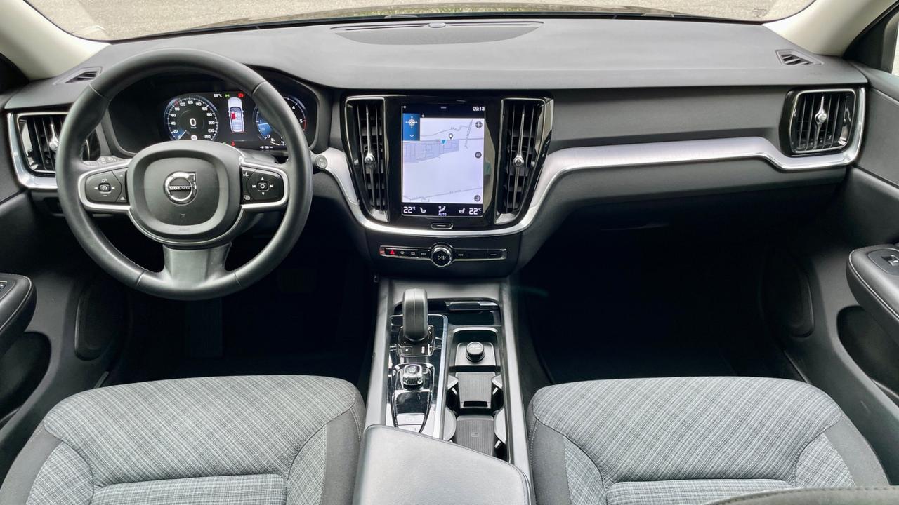 VOLVO V60 B4 2.0 GEARTRONIC MOMENTUM BUSINESS PRO 197CV - FULL LED, TETTO, SEDILI RISCALDABILI