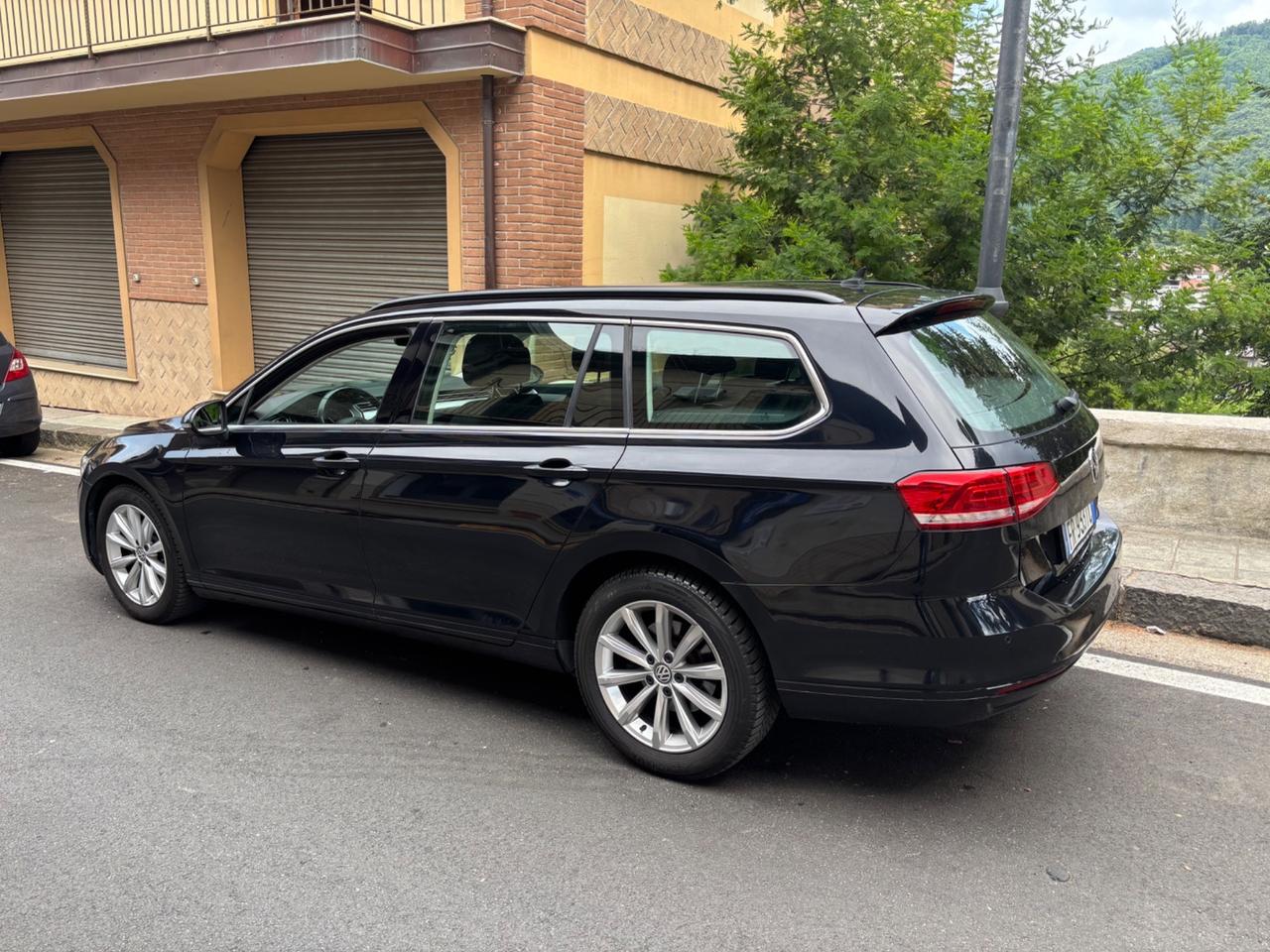 Volkswagen Passat 1.6 TDI SCR DSG Business BMT