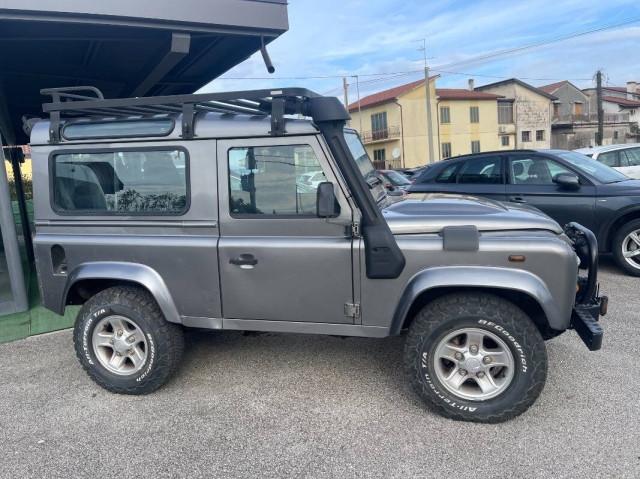 Land Rover Defender Defender 90 2.4 td 6 posti