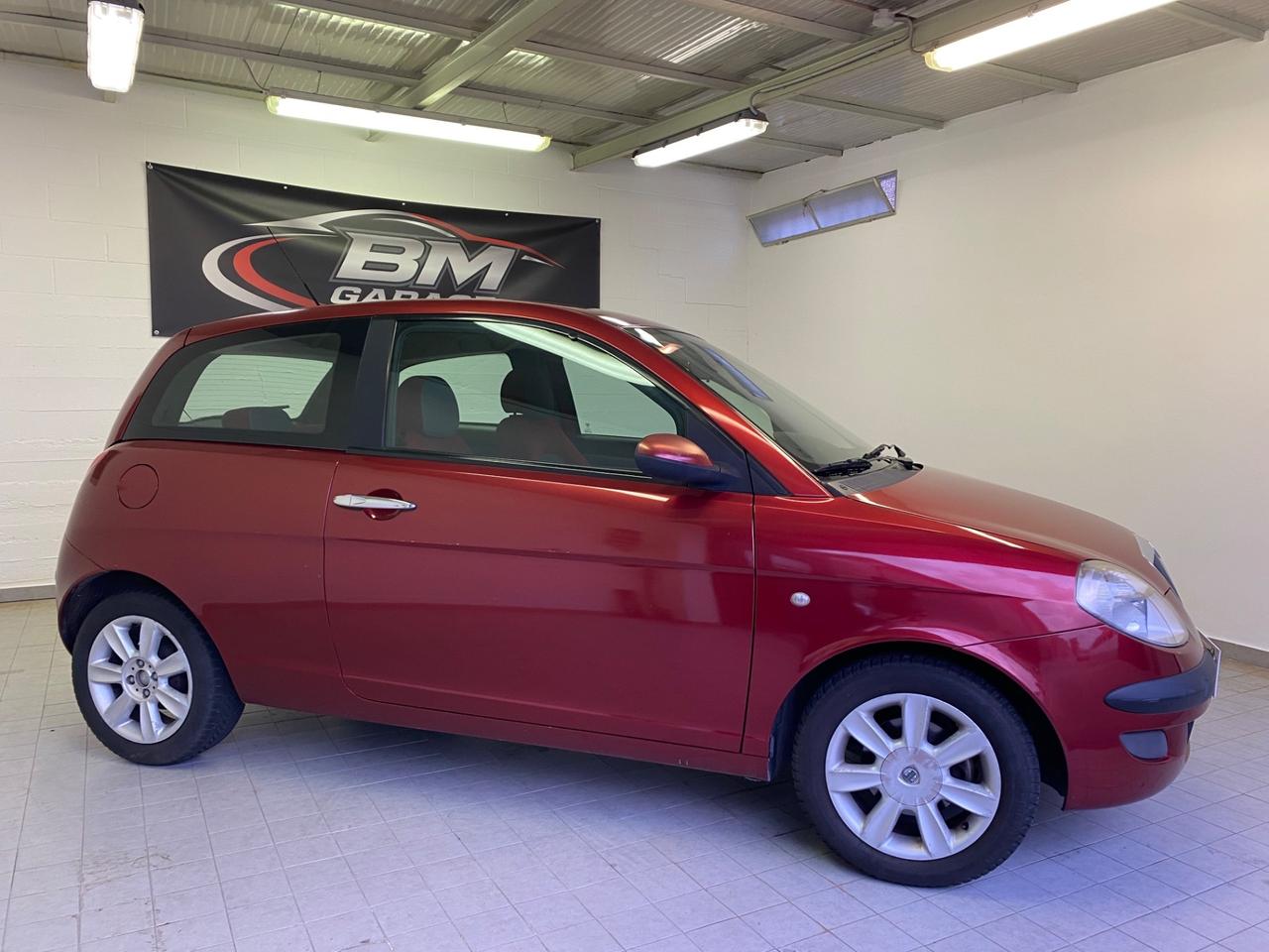 Lancia Ypsilon 1.2 16V Oro