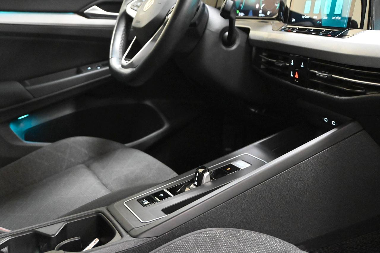 VOLKSWAGEN Golf 8ª serie Golf 1.0 eTSI EVO DSG...