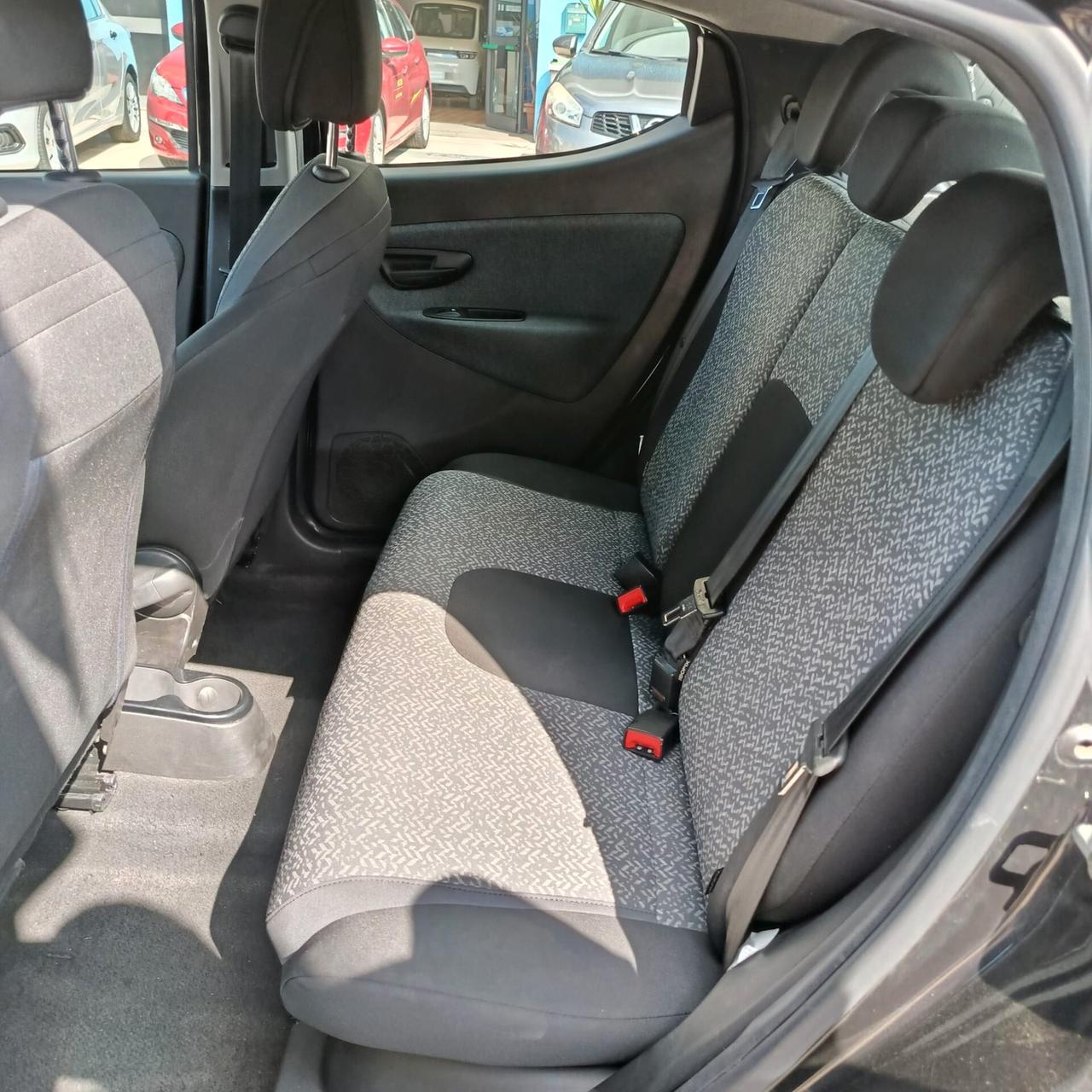 Lancia Ypsilon 1.0 FireFly 5 porte S&S Hybrid Silver
