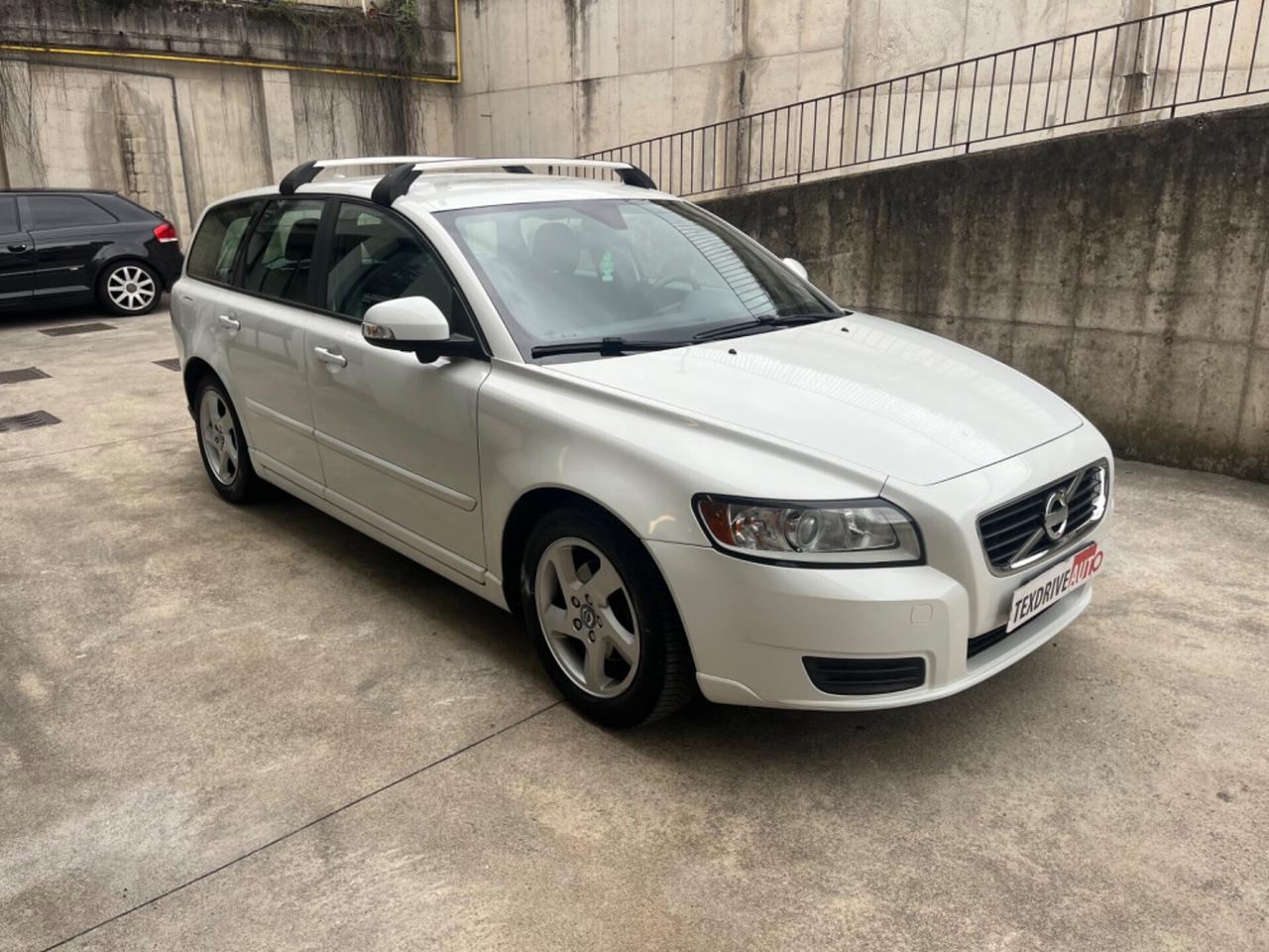 Volvo V50 D2 R-design