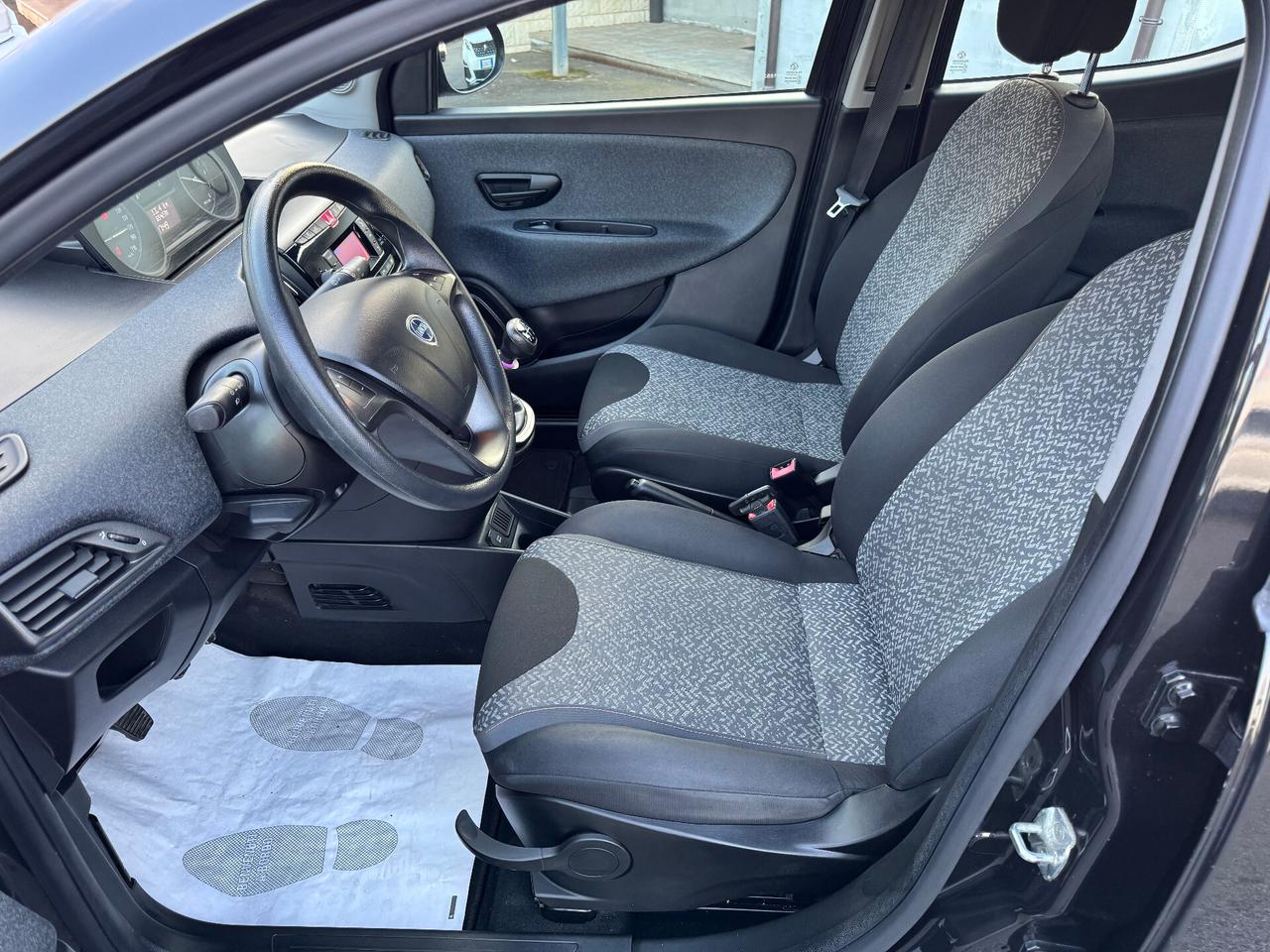 Lancia Ypsilon 1.2 69 CV 5 porte Platinum