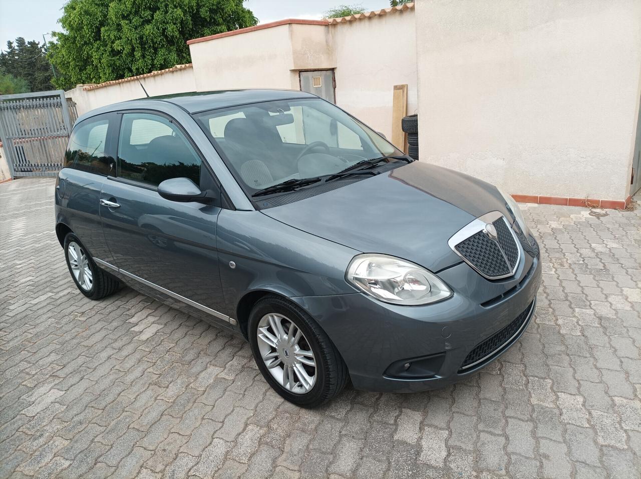 Lancia Ypsilon 1.3 MJT 90 CV Platino