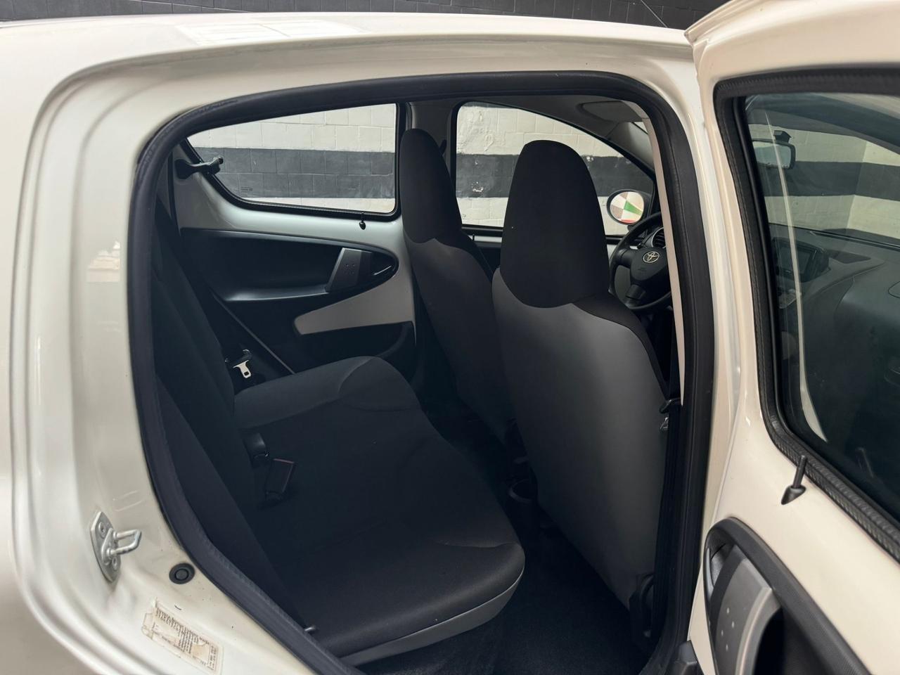 Toyota Aygo 1.0 12V VVT-i 5 porte Lounge Connect MMT