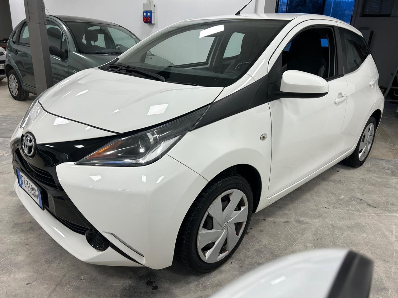 Toyota Aygo 1.0 x-black