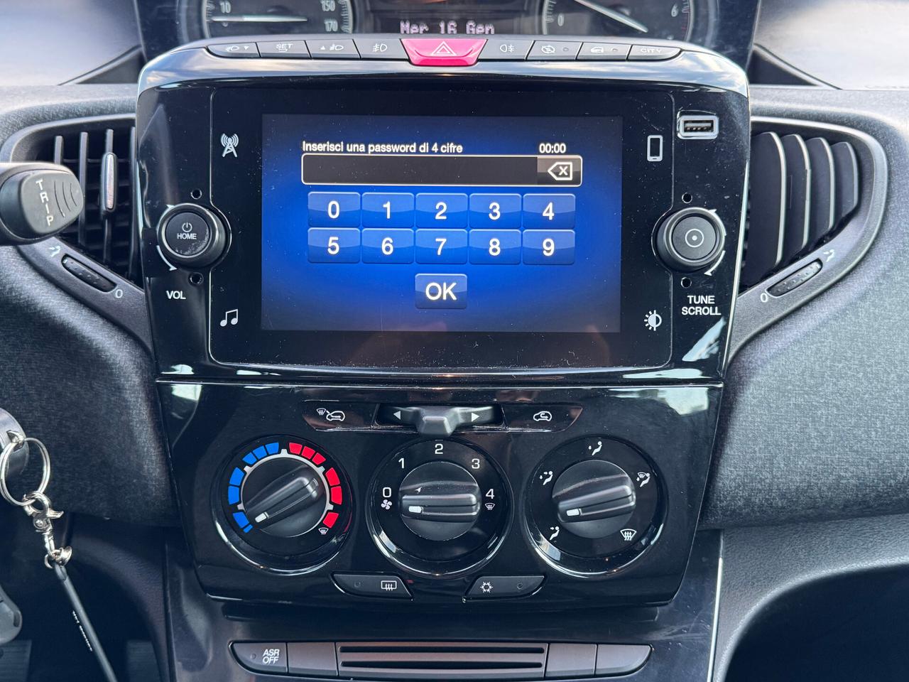 Lancia Ypsilon 1.0 FireFly 5 porte S&S Hybrid Ecochic Silver