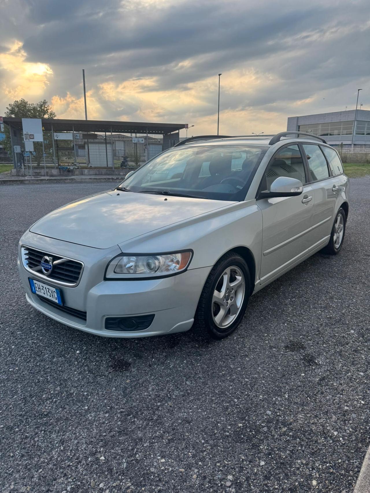 Volvo V50 D2 R-design