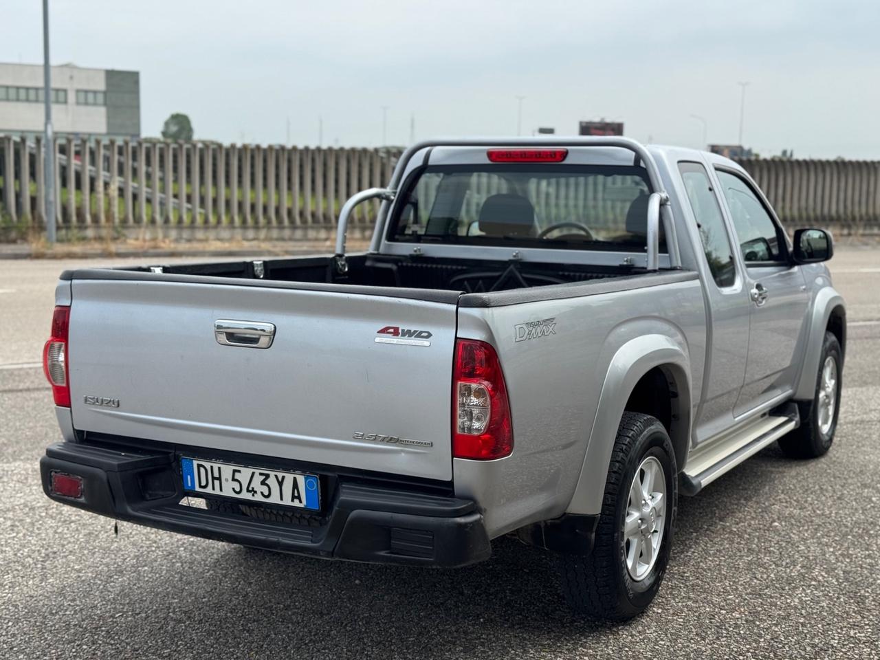 Isuzu D-Max 2.5 TD Space Cab 4WD Pick-up LS EU4