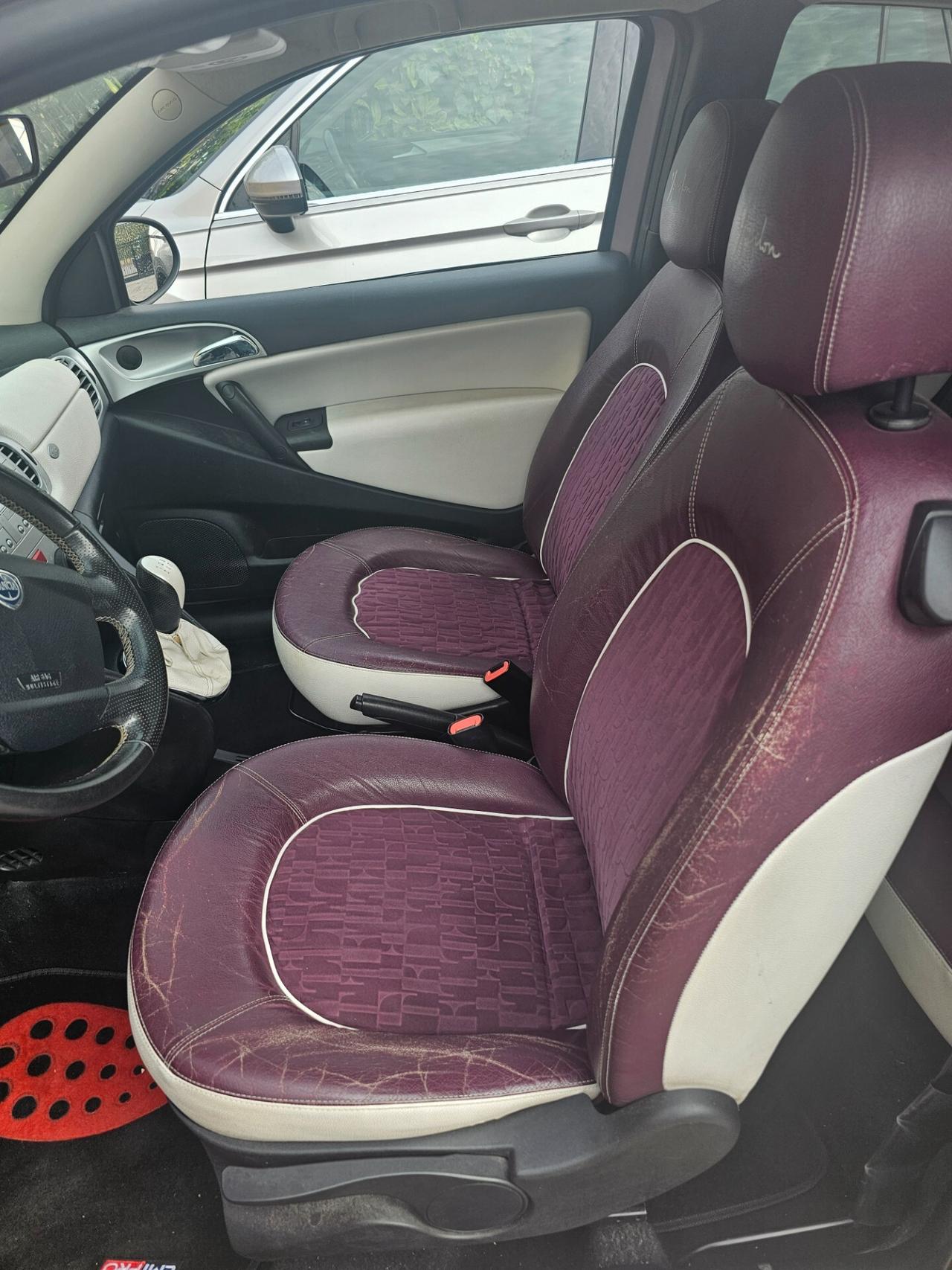 Lancia Ypsilon 1.3 MJT 75 CV Unyca