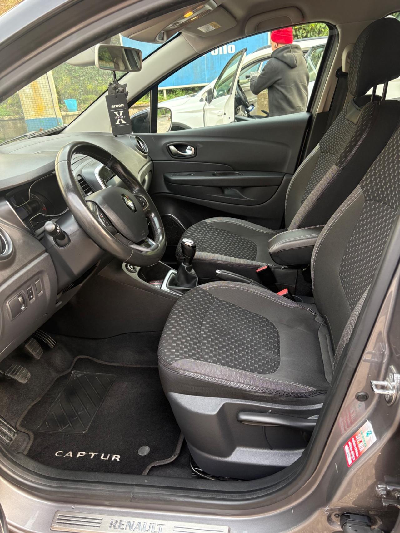 Renault Captur 1.5 dci anno 2017 km soli 108 mila
