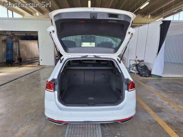 VOLKSWAGEN Passat Variant Passat Variant 2.0 tdi Executive 200cv dsg - GH430