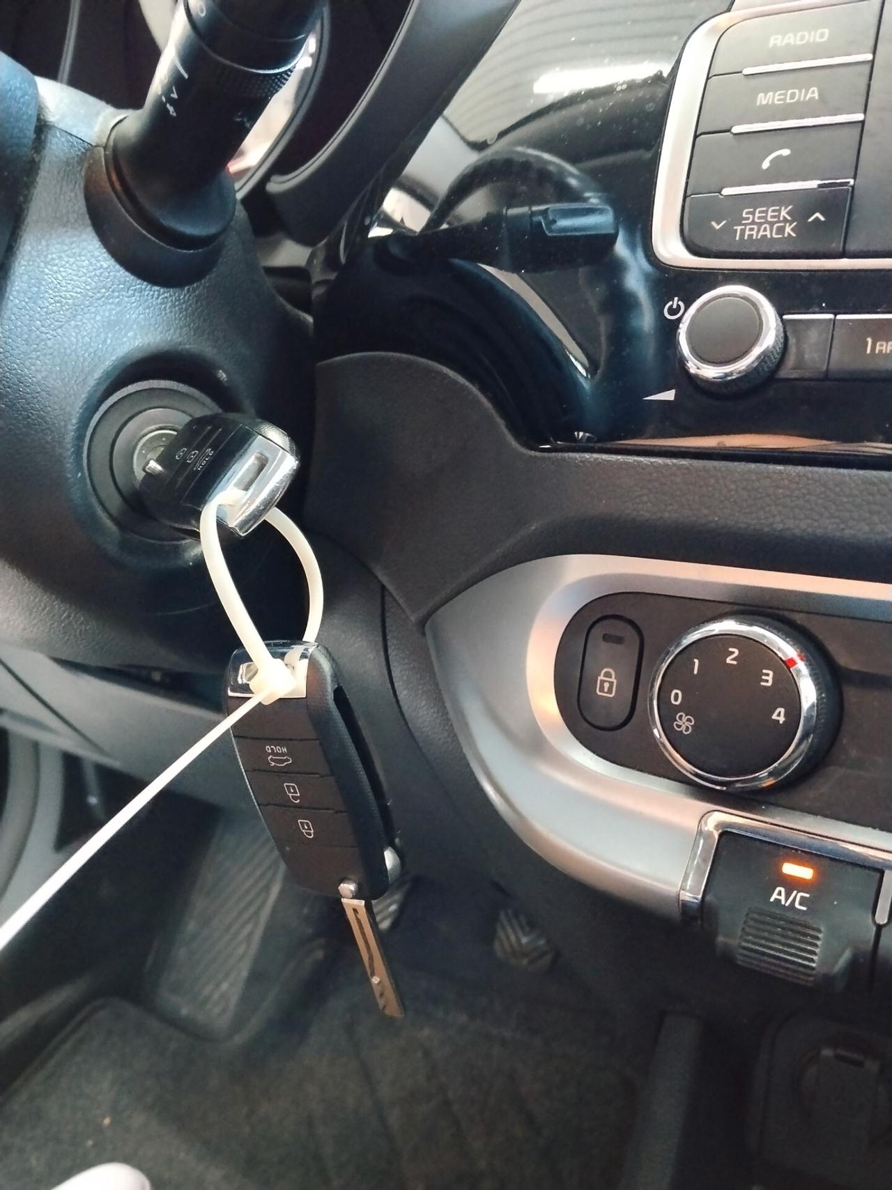 Kia Rio 1.1 diesel 2015 CON GARANZIA
