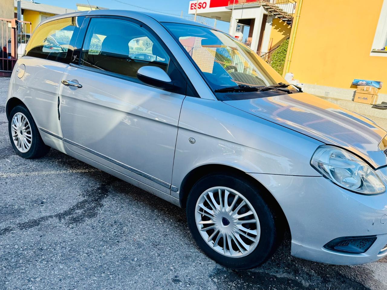 Lancia Ypsilon 1.2 Versus ok Neopatentati