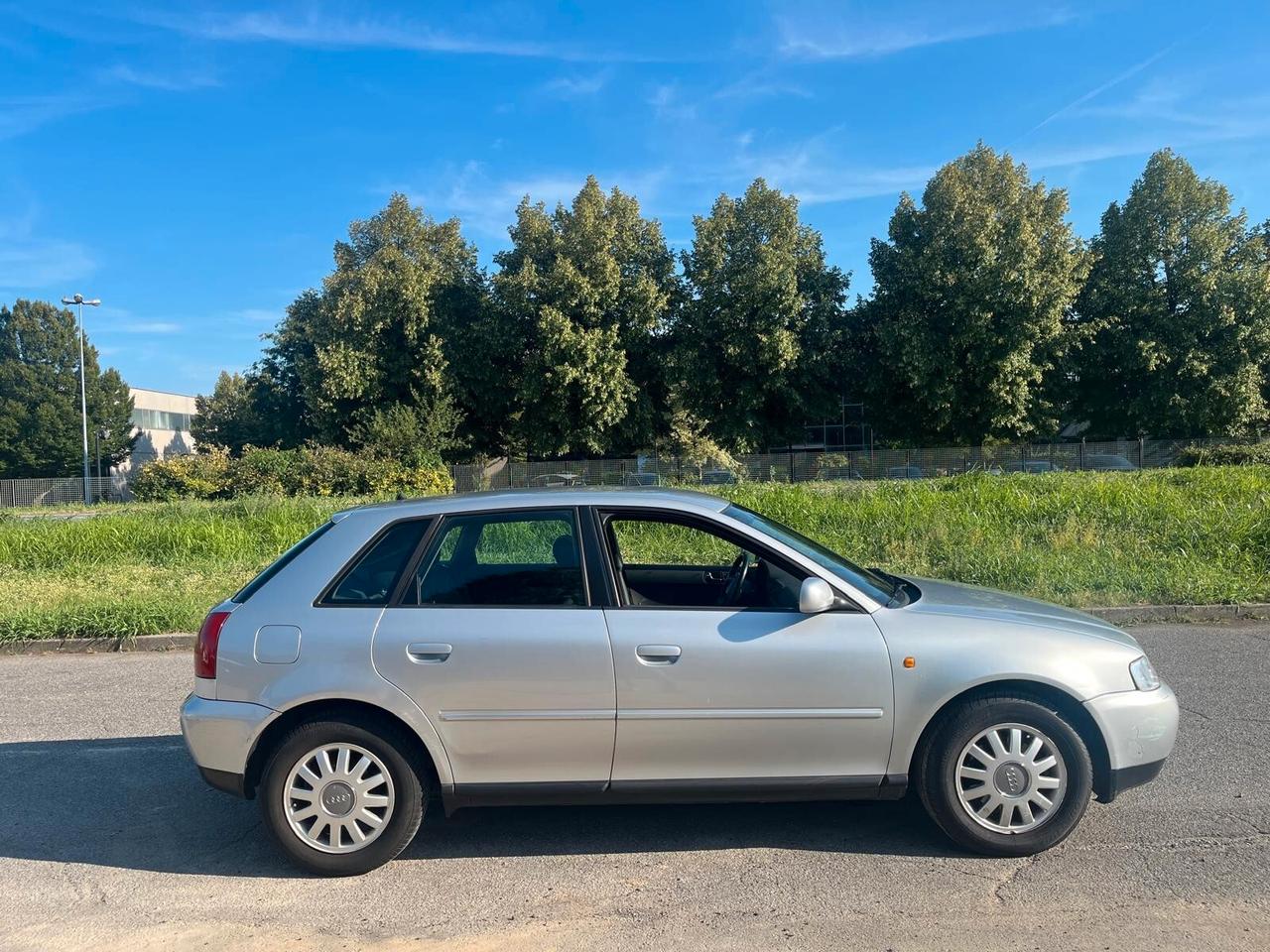 Audi A3 1.8 20V cat 5p. Ambiente
