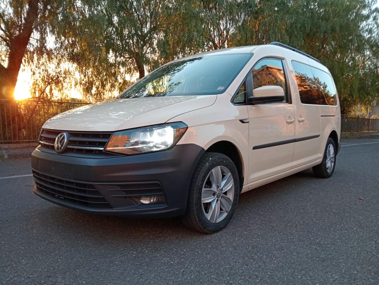 Volkswagen Caddy Pianale ribassato con rampa disabili in carrozzina