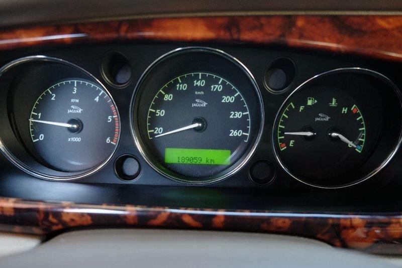 Jaguar XJ 2.7 D V6 cat Executive