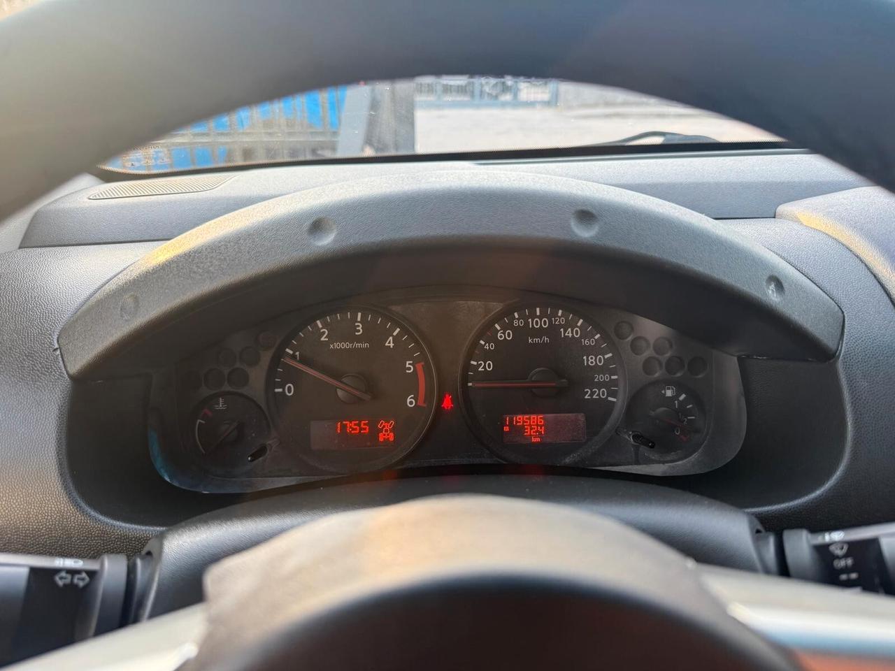 Nissan Navara 2.5 dCi 190CV 4 porte doppia cabina