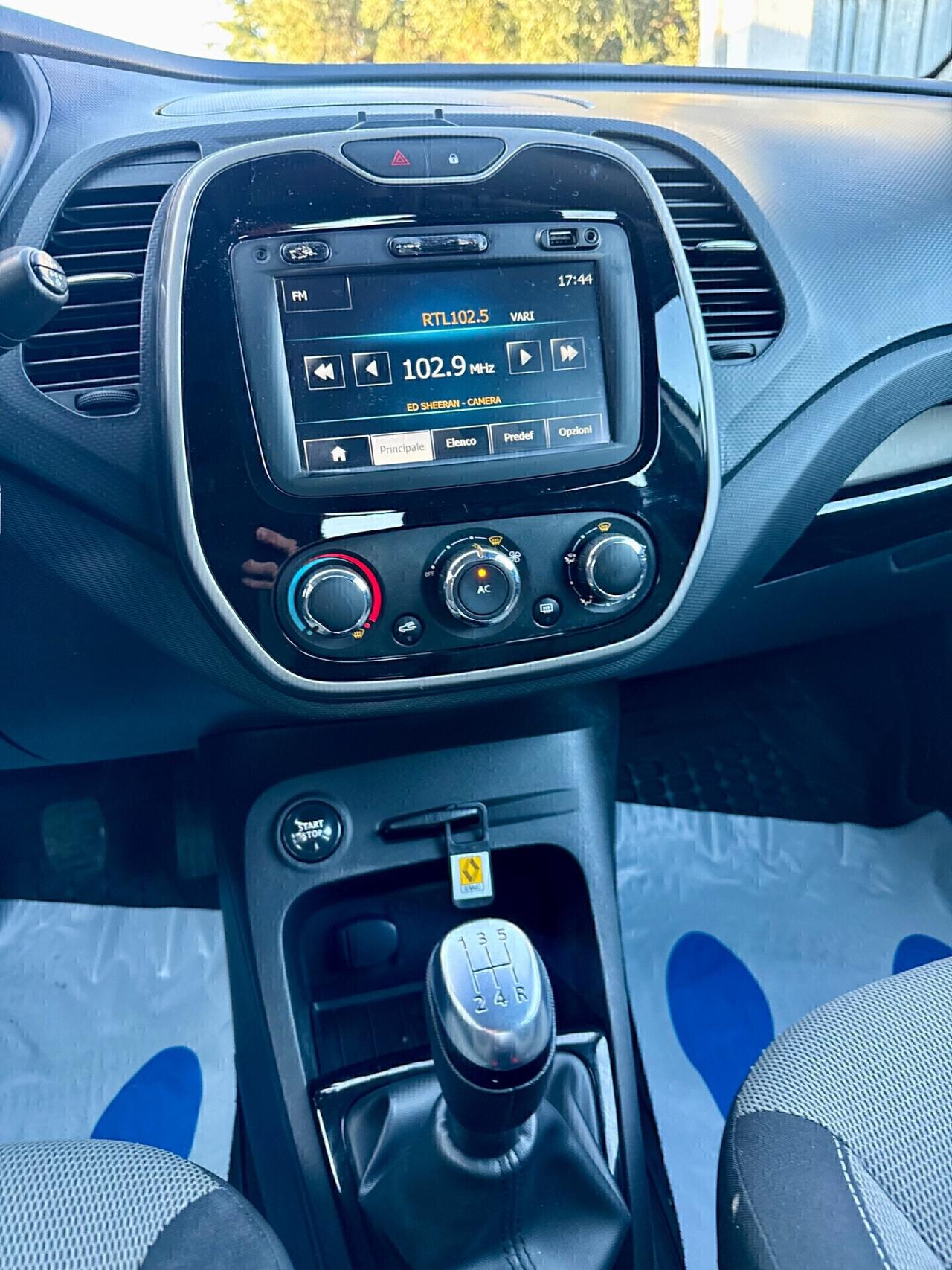 Renault Captur 1.5 dCi 8V 90 CV,Radio Touch Screen,KEYLESS,comandi al volante,cerchi in lega,Sensori di parcheggio,ecc,