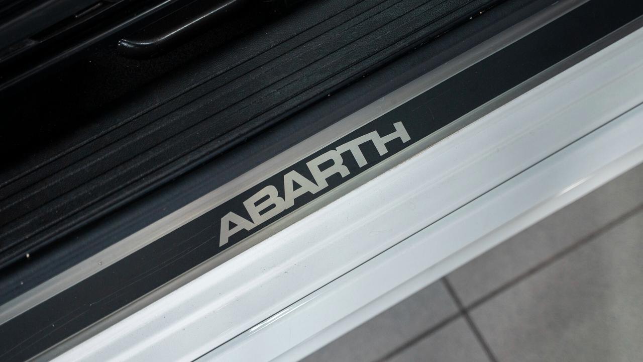 Abarth 595 Competizione 1.4 T JET 180 CV AUTO SABELT BEATS CARBON AKRAPOVIC FULL OPTIONAL