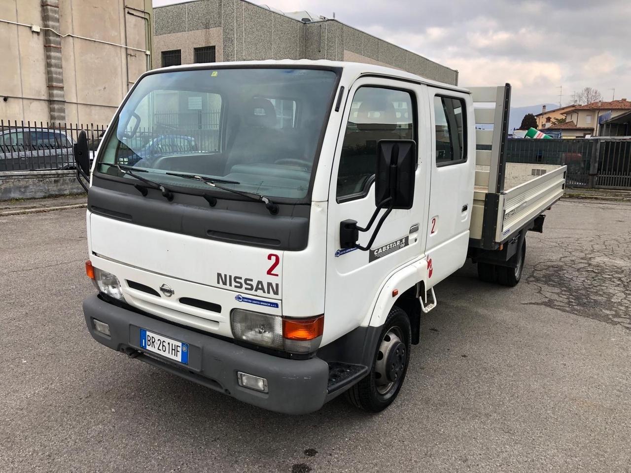 Nissan cubstar 6 posti doppia cabina