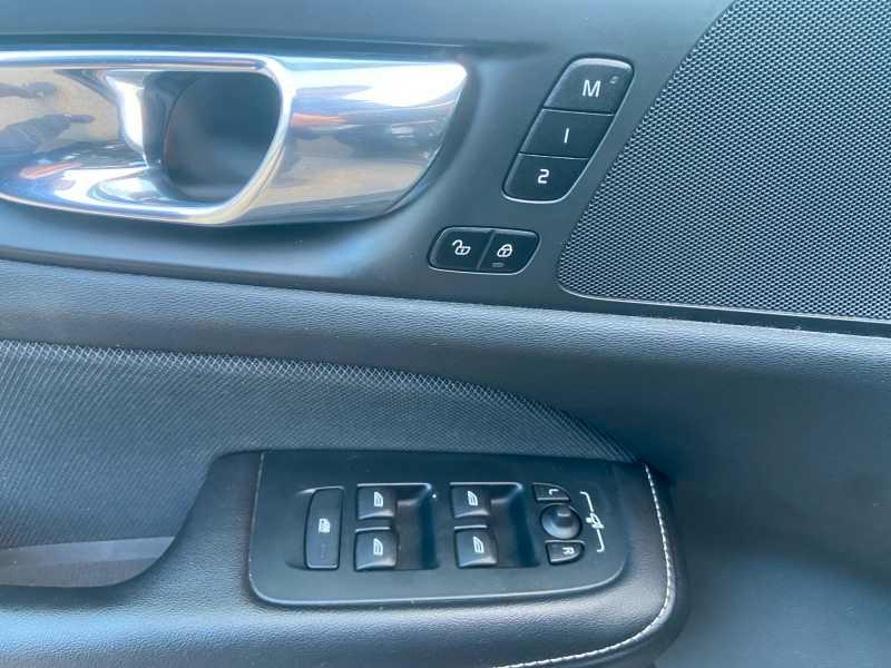 VOLVO V60 2.0 b4 MoMenTuM Business AuTo