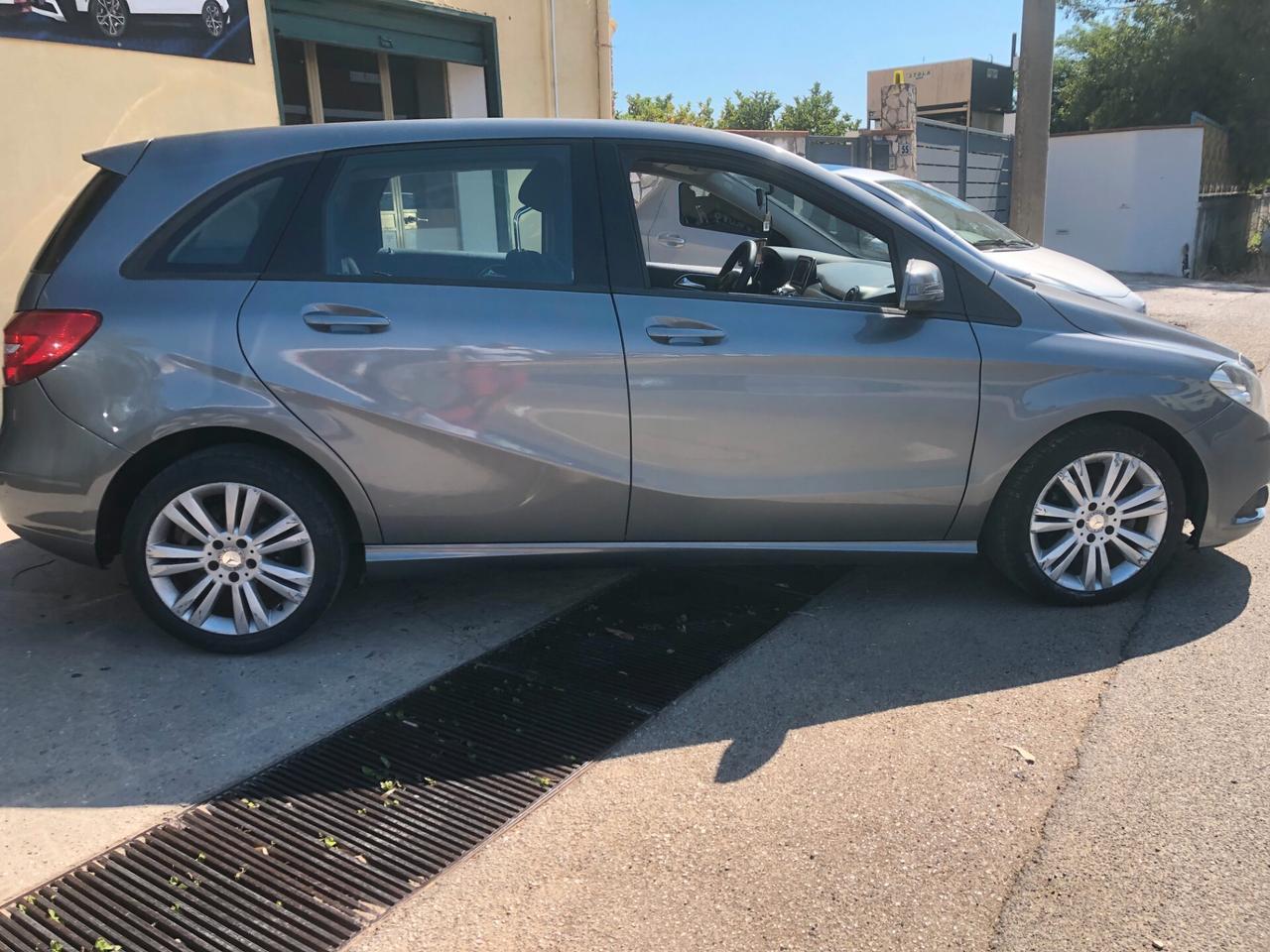 Mercedes-Benz B 180 CDI Premium 2014 - Garanzia 12 Mesi - Tagliandata - Retrocamera - Perfetta