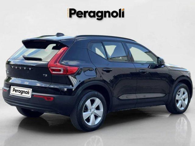 VOLVO XC40 T3 MOMENTUM AUTOMATICA