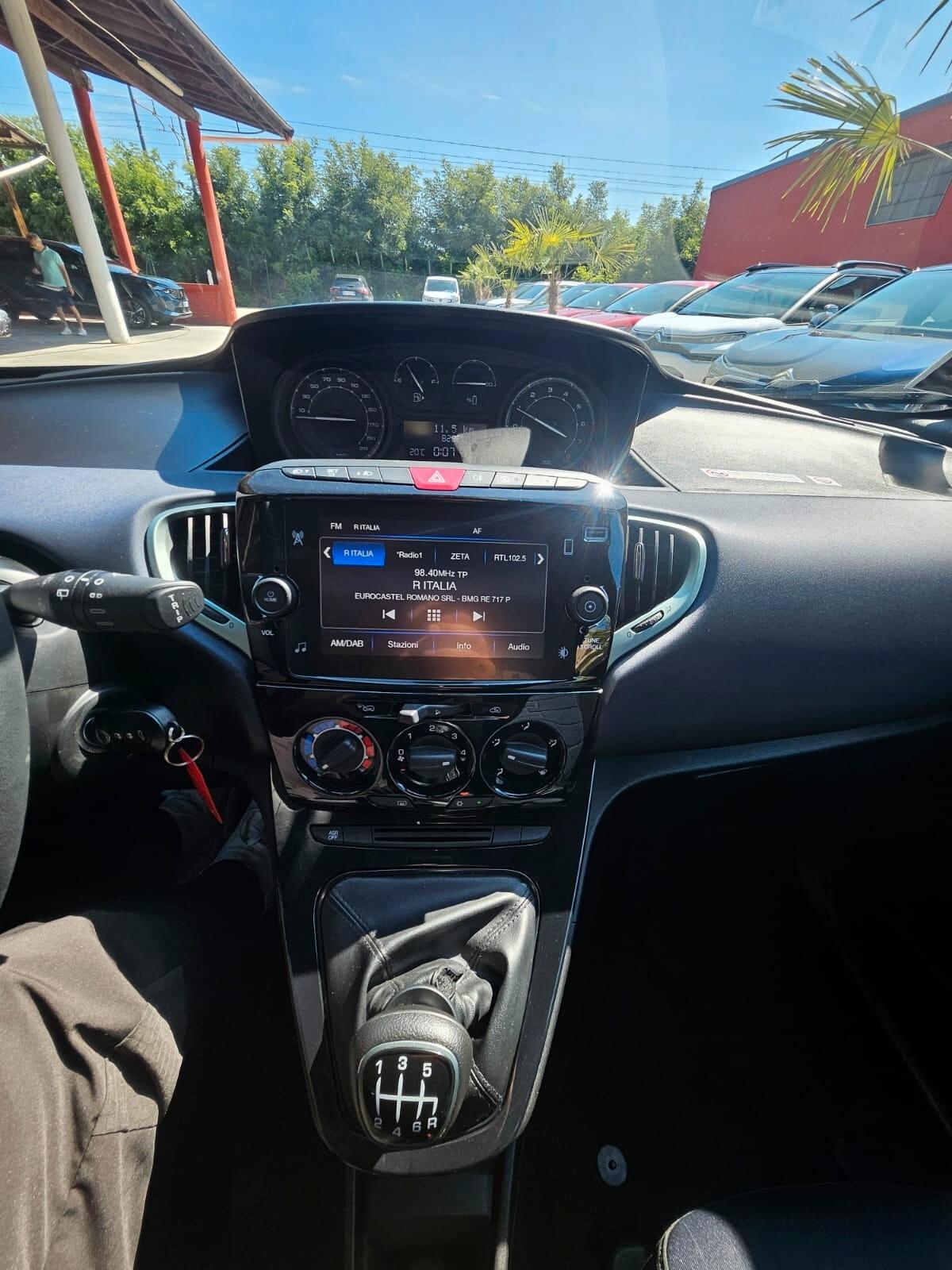 Lancia Ypsilon 1.0 FireFly 5 porte S&S Hybrid Platino