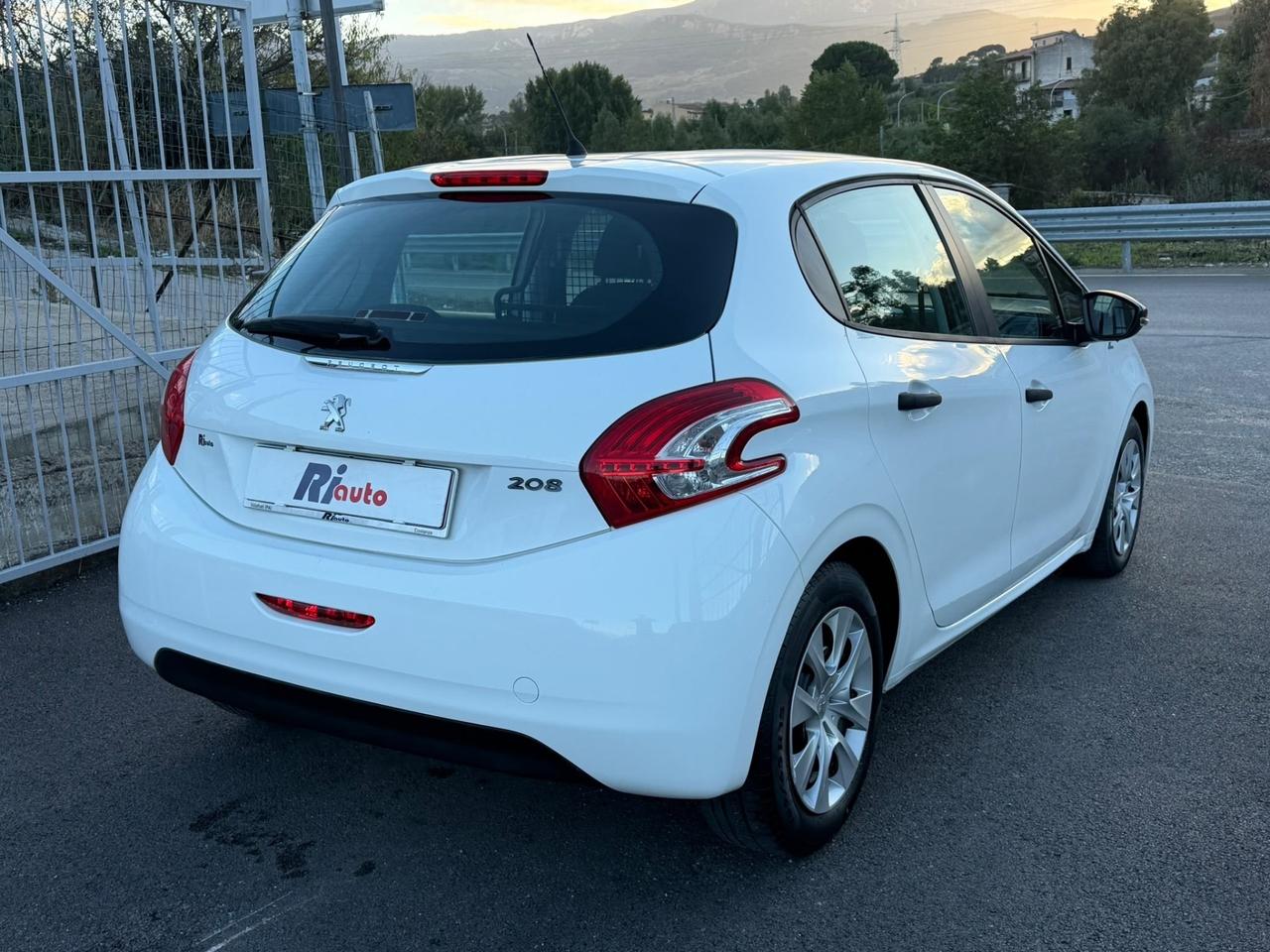Peugeot 208 autocarro motore sostituito