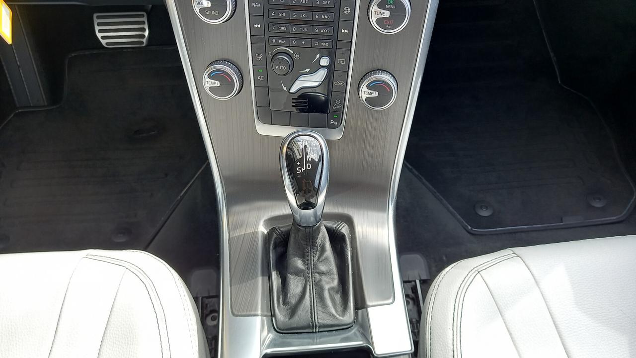 Volvo XC 60 XC60 D4 AWD Geartronic R-design Momentum