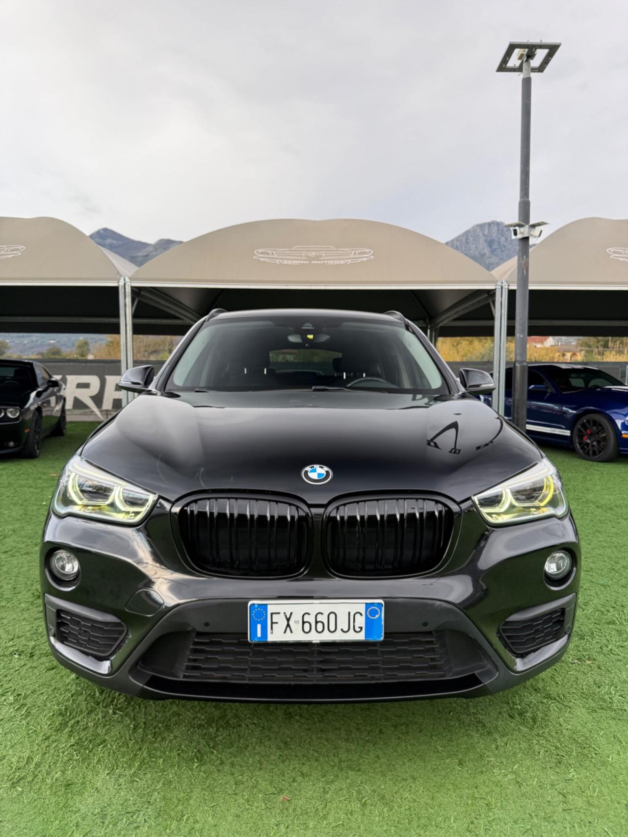 Bmw X1 sDrive18d xLine TOTAL BLACK