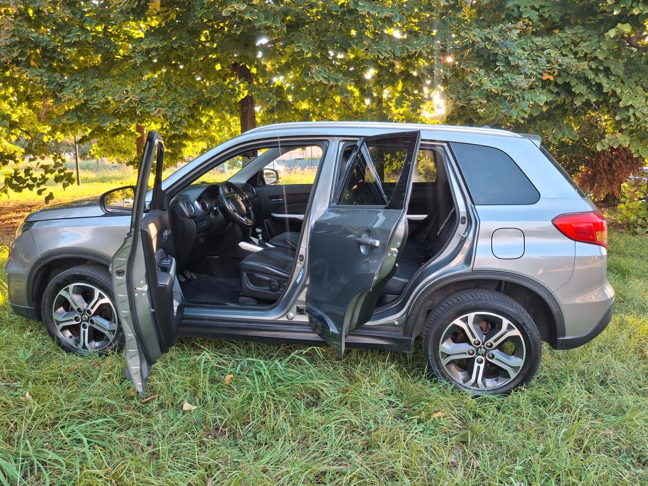 Suzuki Vitara 1.6 DDiS V-Cool-INTERNI IN PELLE-NAVI-