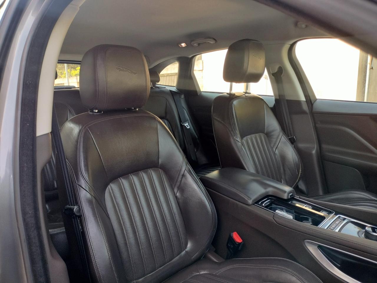 Jaguar F-Pace 2.0 D 180 CV AWD aut. Prestige