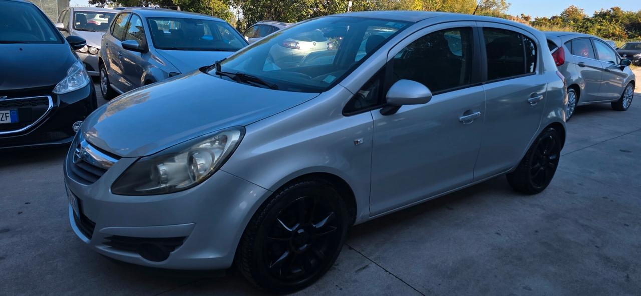 Opel Corsa 1.4 16V 5 porte Cosmo