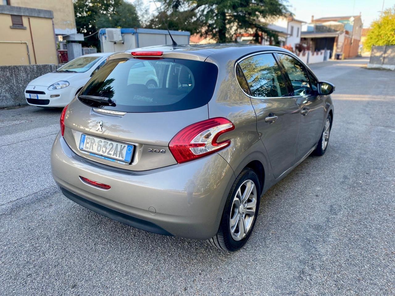 Peugeot 208 1.2 VTi 82 CV 5 porte Allure