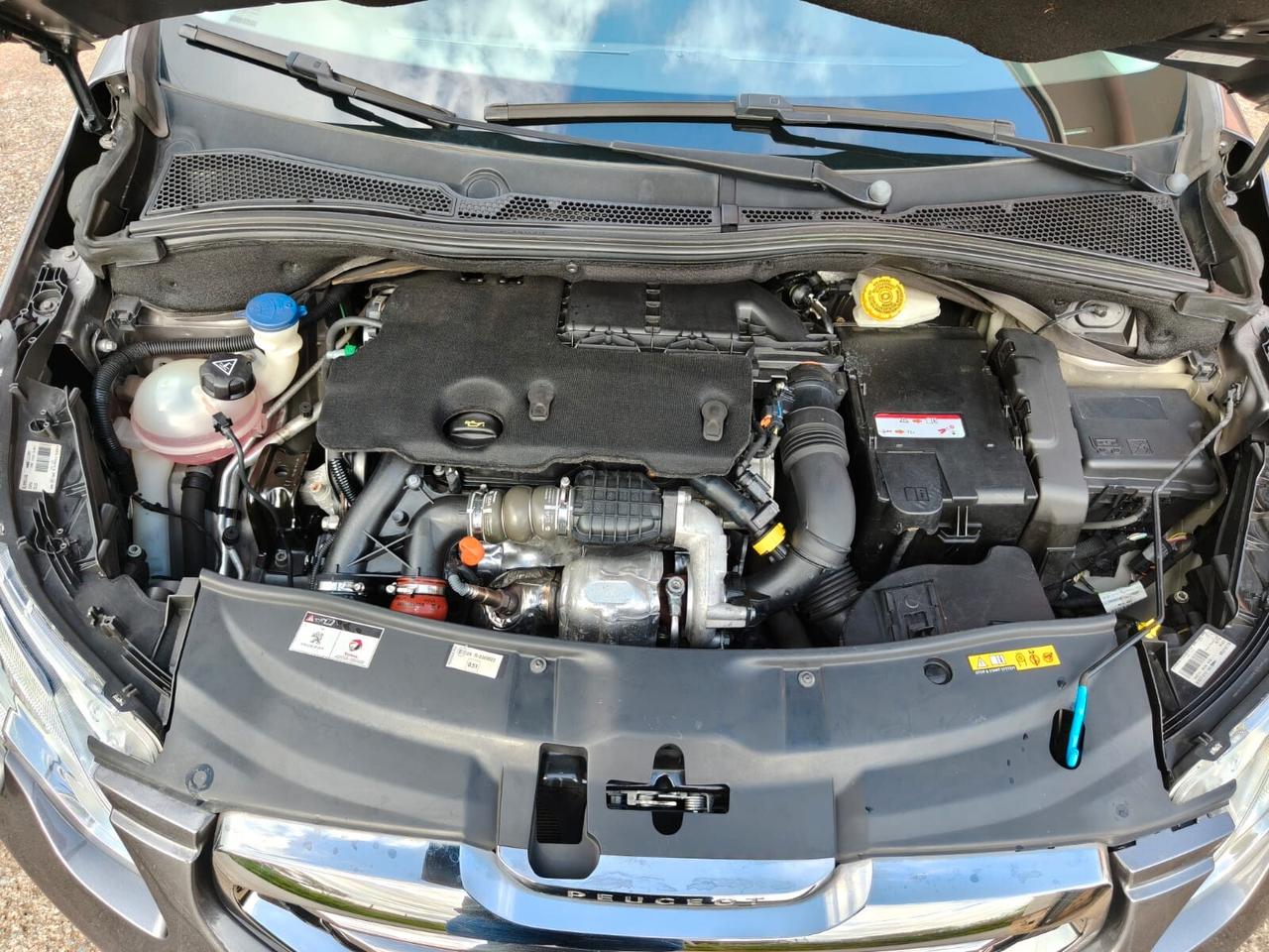 Peugeot 2008 1.6 HDI – Allure - 2014