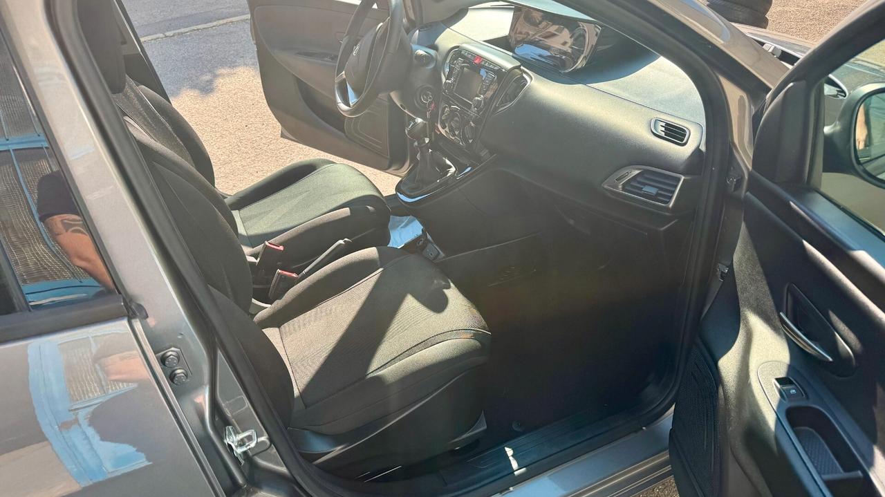 Lancia Ypsilon 1.2 69 CV 5 porte S&S Gold