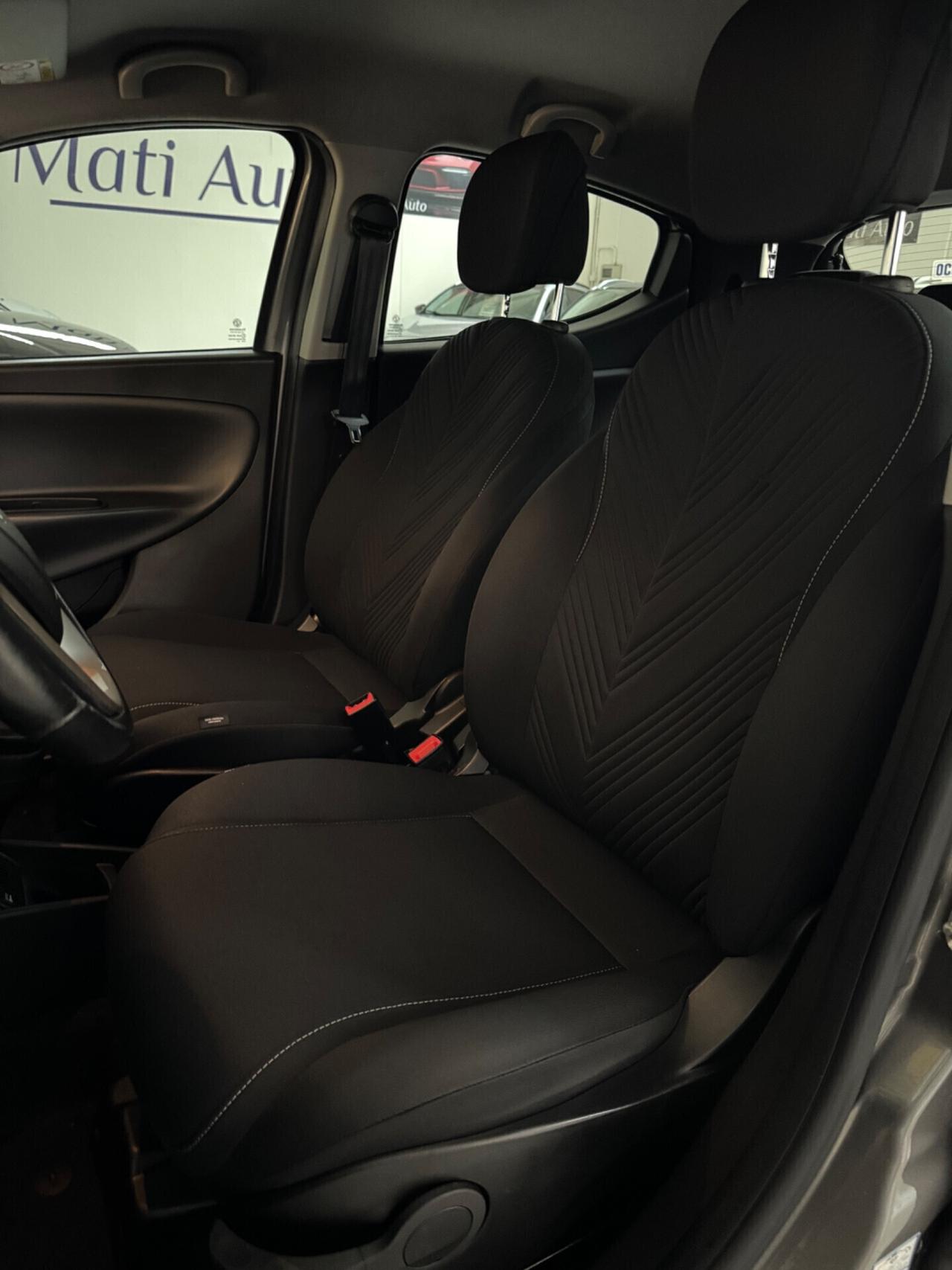 Lancia Ypsilon 1.0 FireFly 5 porte S&S Hybrid Gold