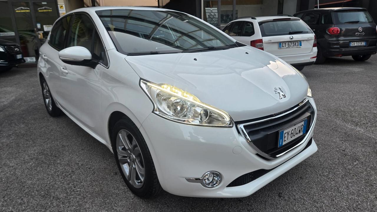 Peugeot 208 PureTech 82 5 porte Allure Neopatentati