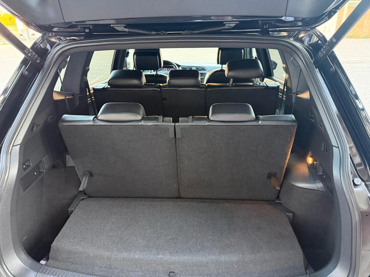 Volkswagen Tiguan Allspace 2.0 TDI SCR DSG 4MOTION R-Line 7 posti Gancio traino