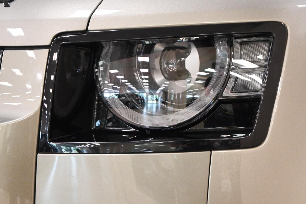 LAND ROVER Defender (2019) Defender 110 3.0D I6...
