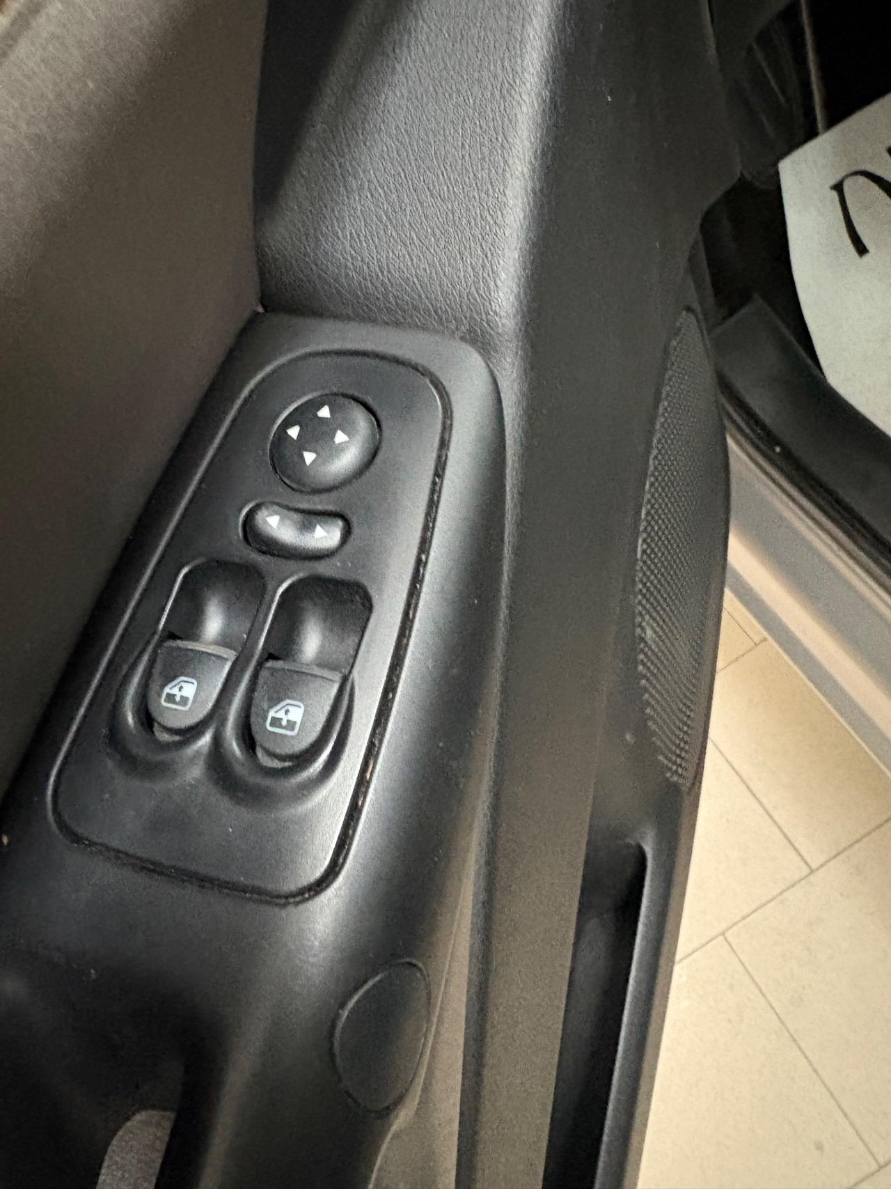 Lancia Ypsilon 1.3 MJT 75 CV