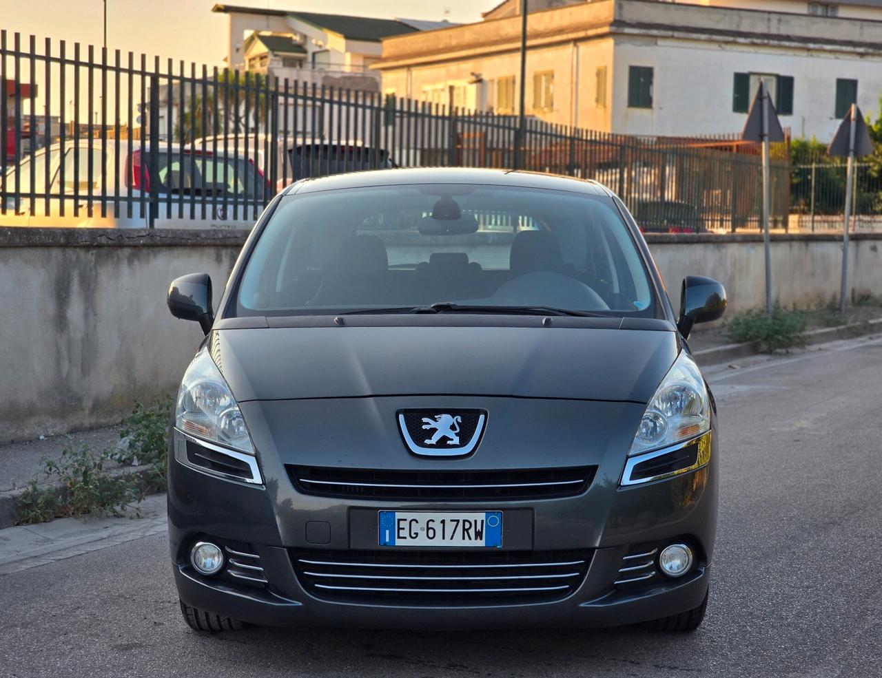 PEUGEOT 5008 TECNO 1.6 HDI 2012 NUOVISSIMA