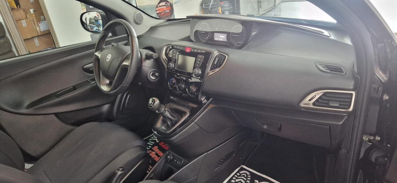 Lancia Ypsilon 1.2 69 CV 5 porte S&S Gold