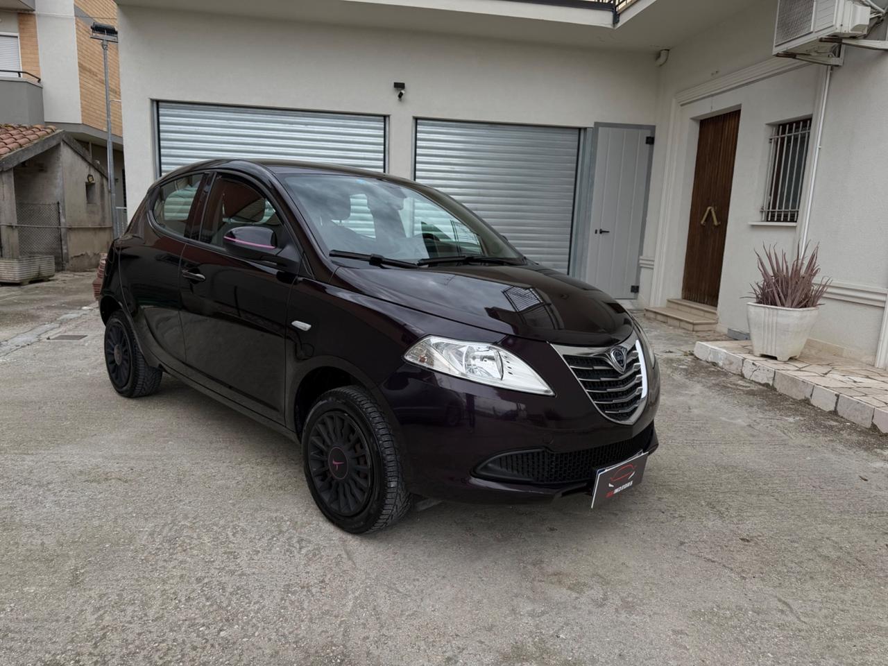Lancia Ypsilon 0.9 TwinAir 85 CV 5 porte Metano Ecochic Elefantino
