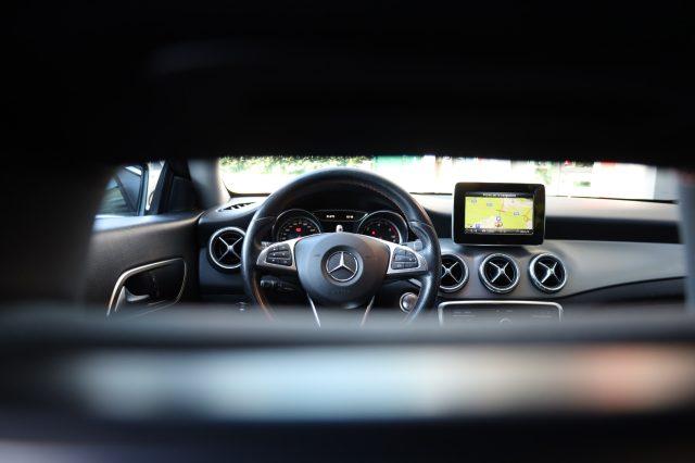 MERCEDES-BENZ CLA 200 d S.W Automatic Premium AMG Navi COMAND LED Camera